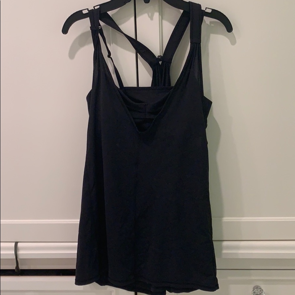 Black lulu tank with built in bra size 4